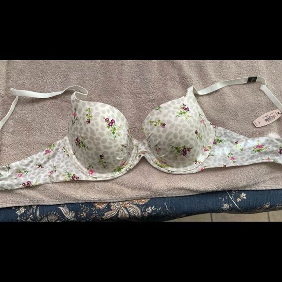 Victoria Secrets Bra Other - Victoria Secrets Bra. 36 B Never Worn smoke Free Home